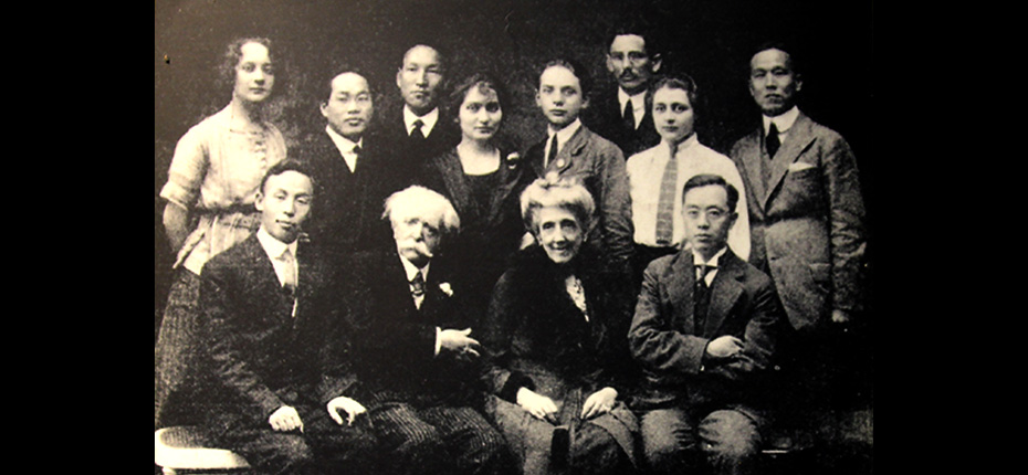 신한청년당에서 파리강화회의에 파견한 김규식과 파리위원부 직원들