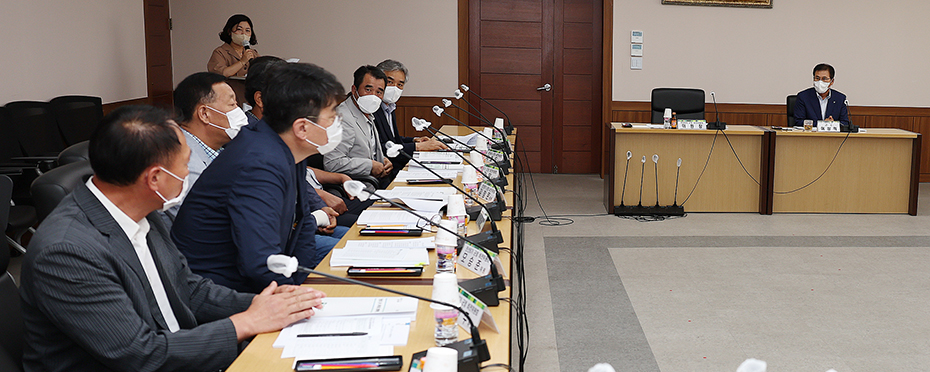 군정 비전위원회 개최를 통한 군민 의견수렴 이미지2