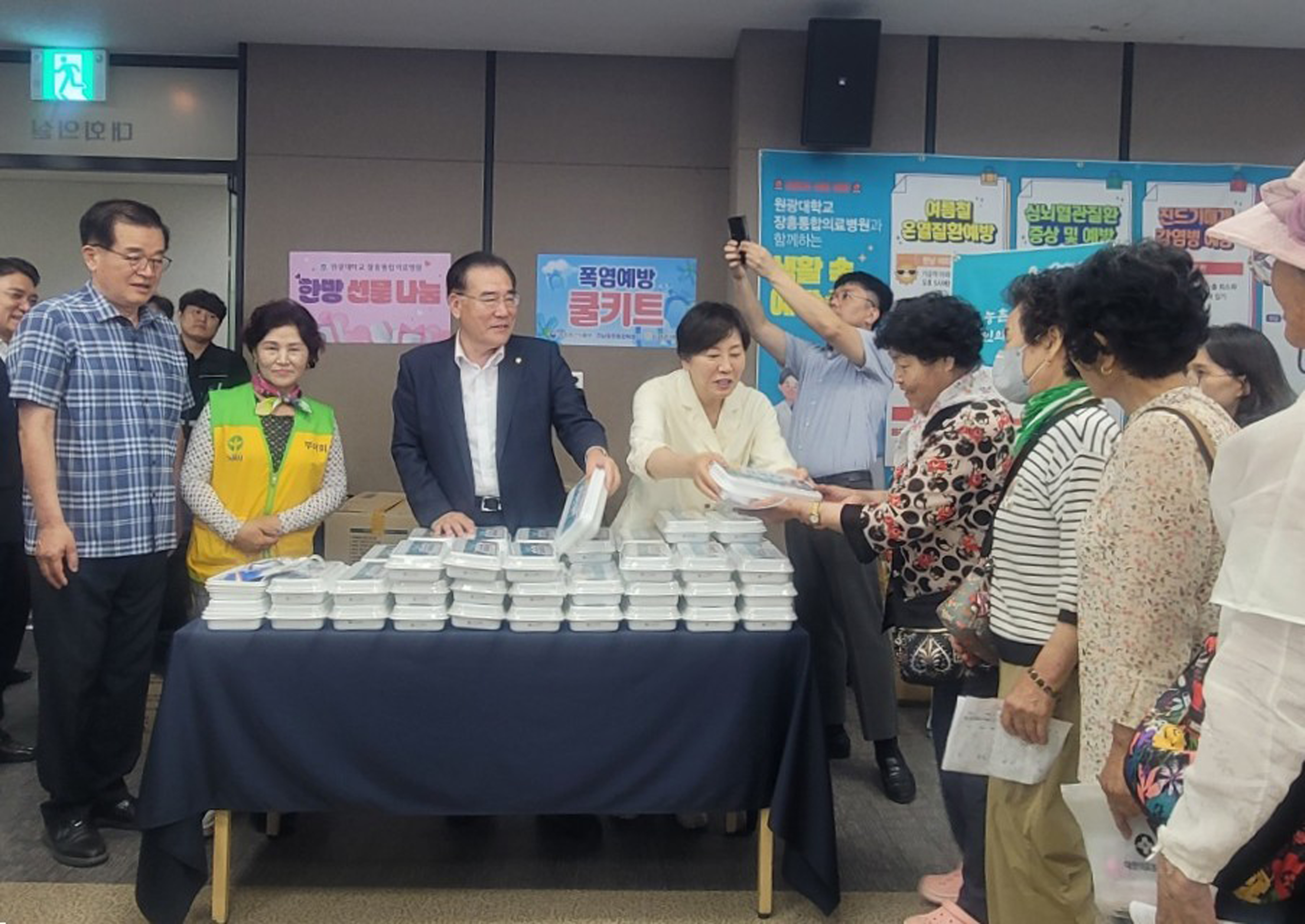 “취약계층 건강 지킨다”…함평군, ‘찾아가는 농촌 왕진버스’ 맞춤형 진료 큰 호응