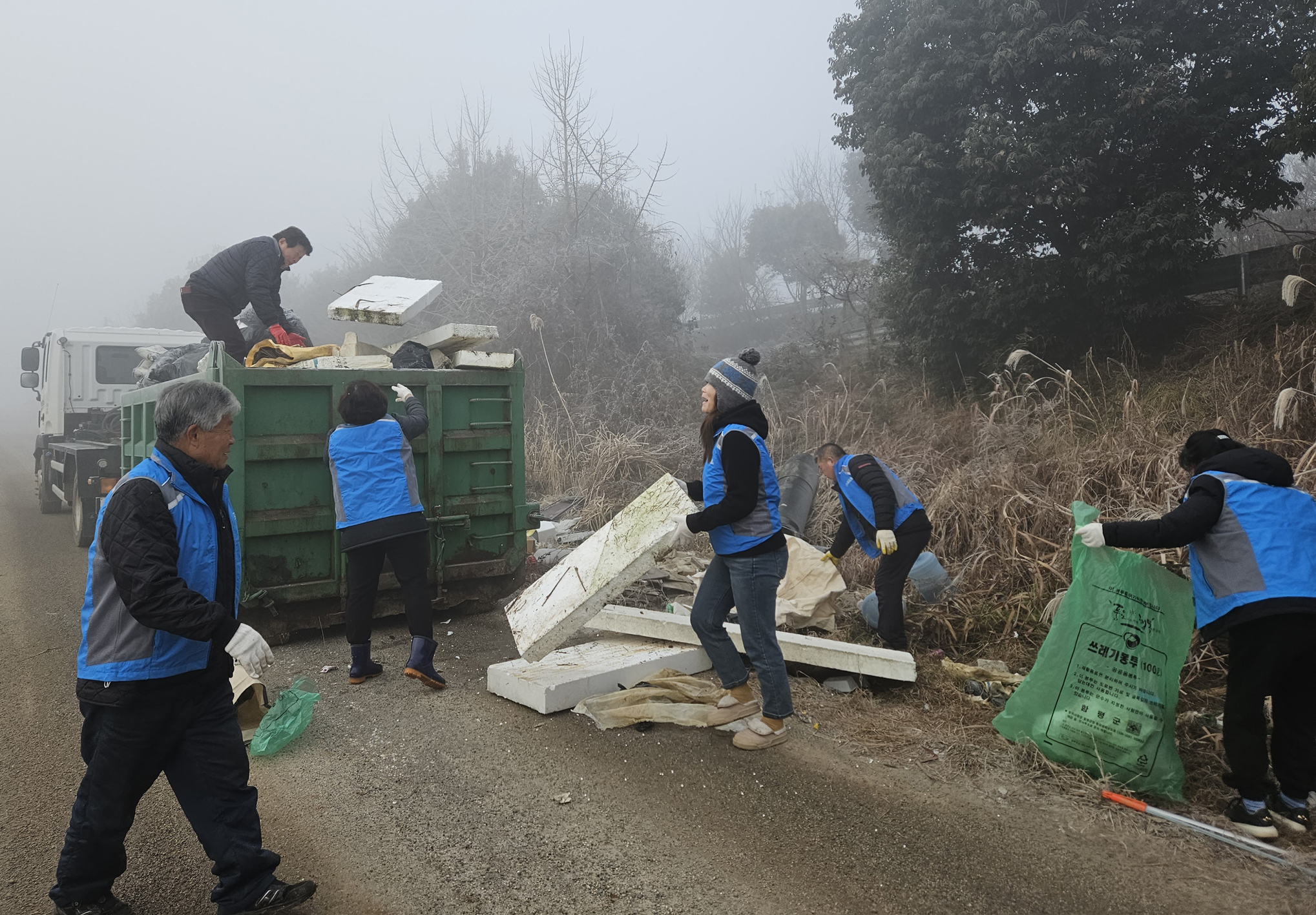 함평군 월야면 복지기동대, 설 명절맞이 깨끗한 도로 환경 조성 ‘앞장’