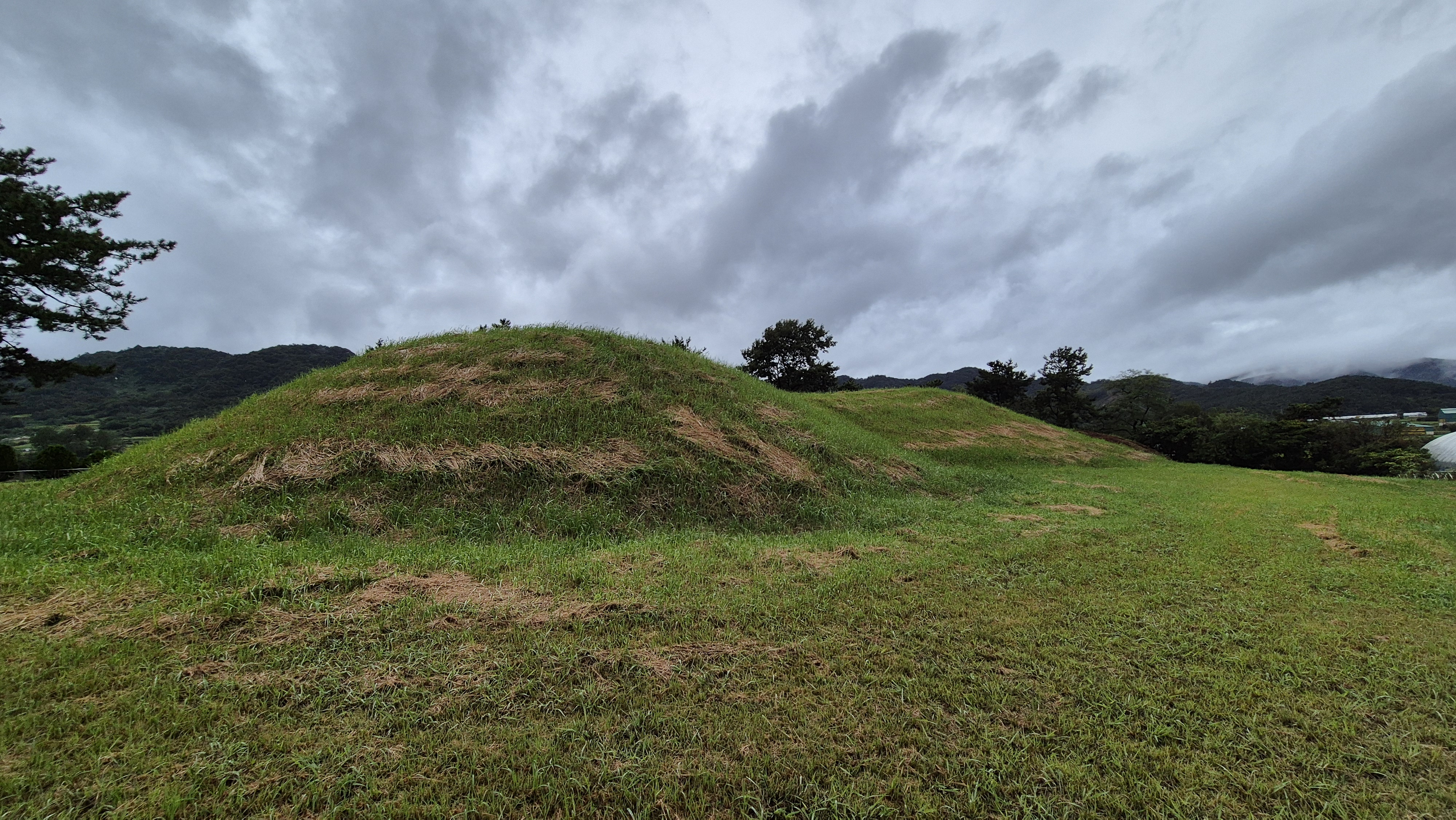 신덕고분군 사진
