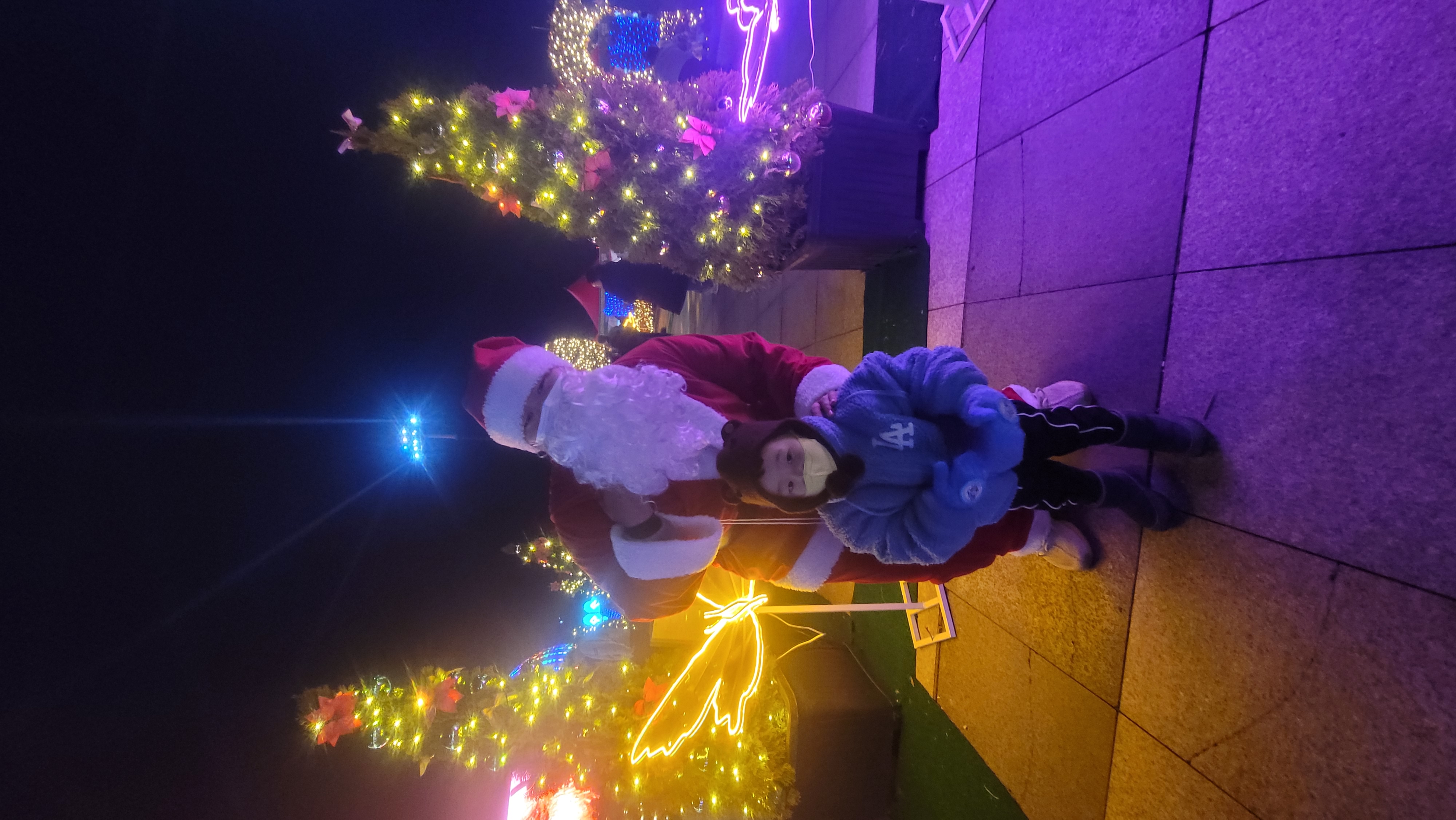 산타와 첨 만난 아들내미~