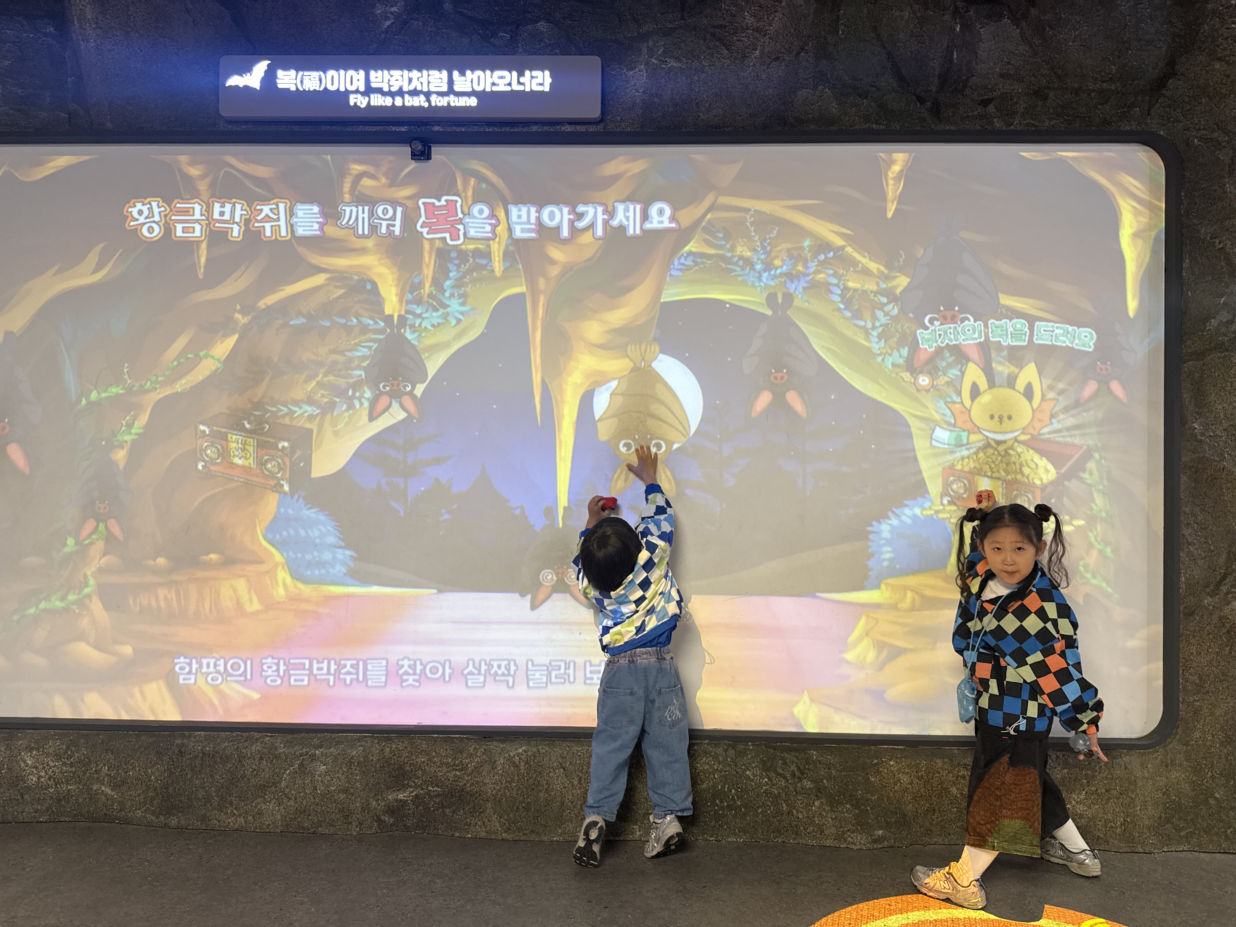 뭐니뭐니해도 올해 핫한 황박이와 함께 대운이 깃들기를!!