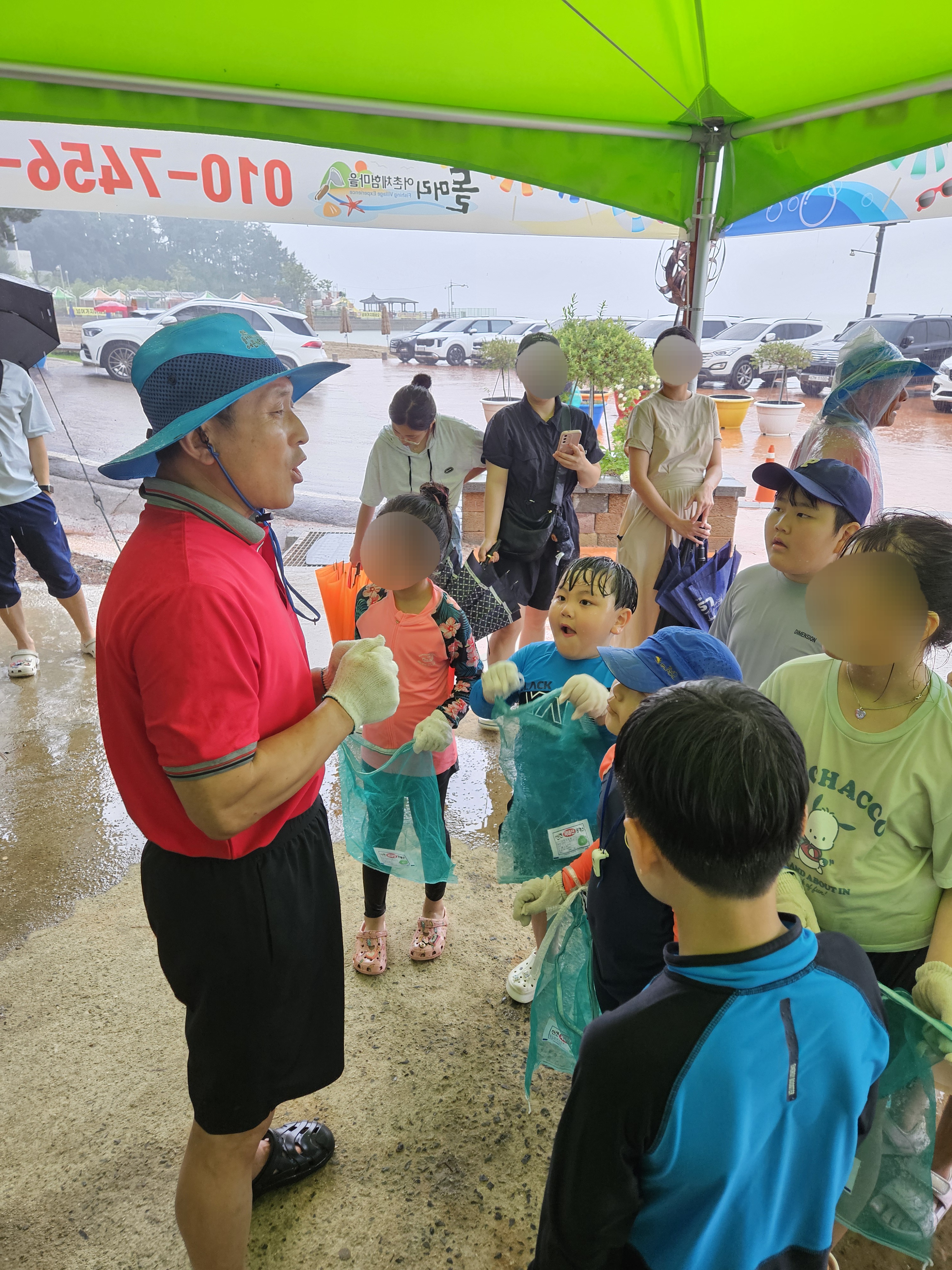 여름 물놀이에 비 쯤이야~