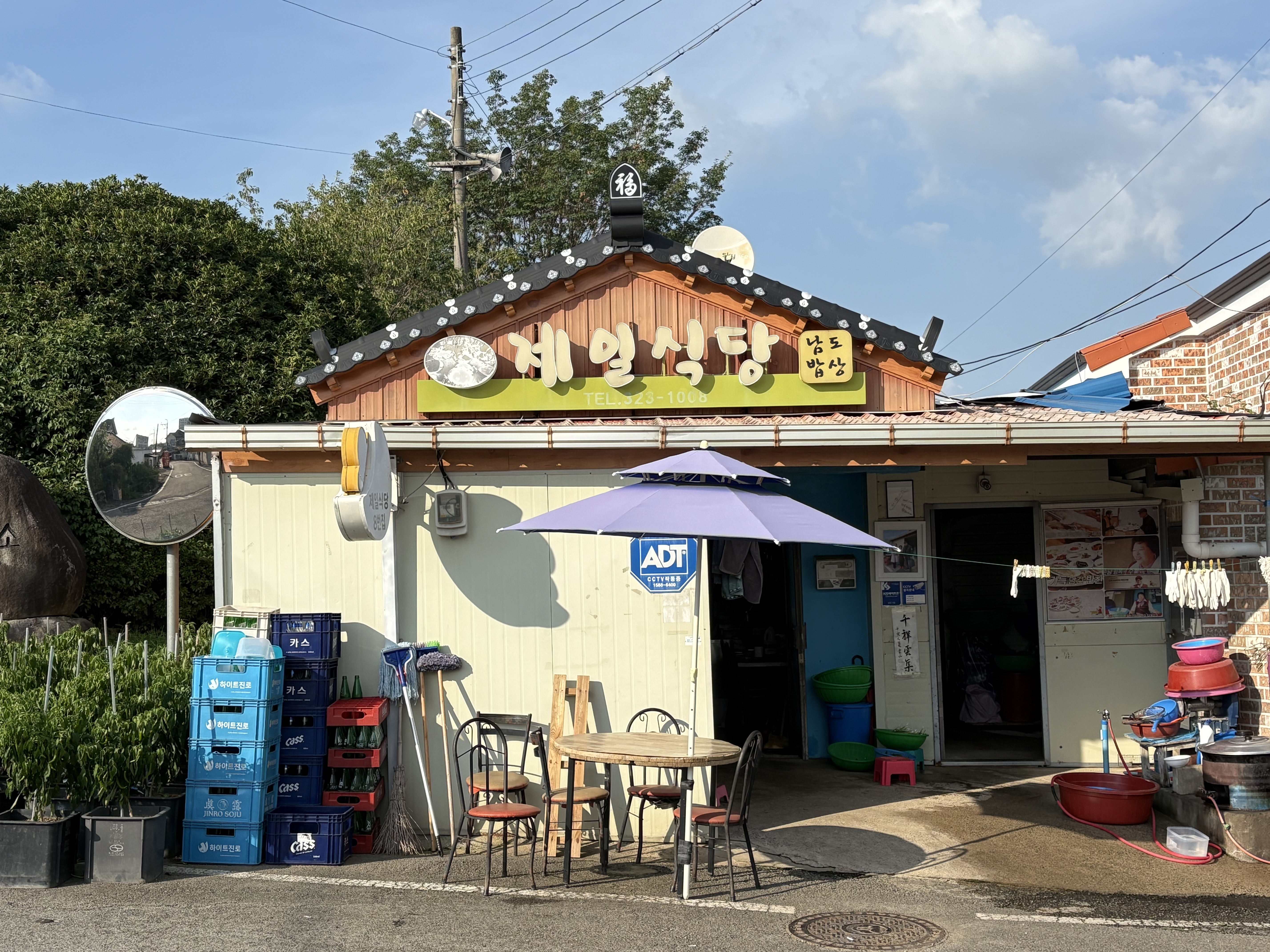 함평양서파충류에서 약 20분 정도 떨어져있는 현지인 백반 맛집! 식객 허영만 선생도 다녀간 맛집이랍니다!<br>주차장도 넓찍하고 반찬 종류도 여러가지 아주 맛있게 나오니 코스로 즐겨보세요 🩵