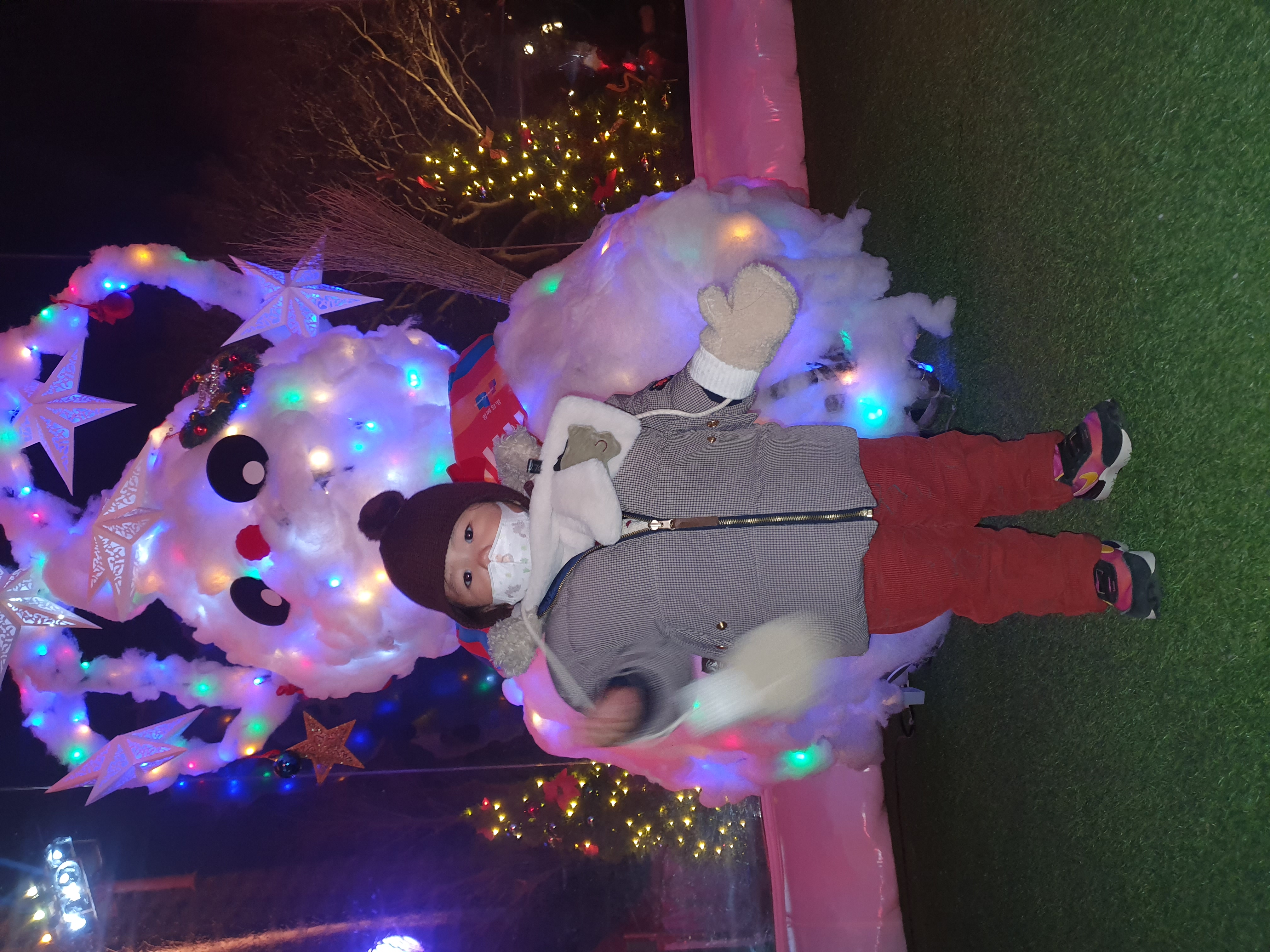 추운 저녁 딸과 와이프와 함께 행복해요