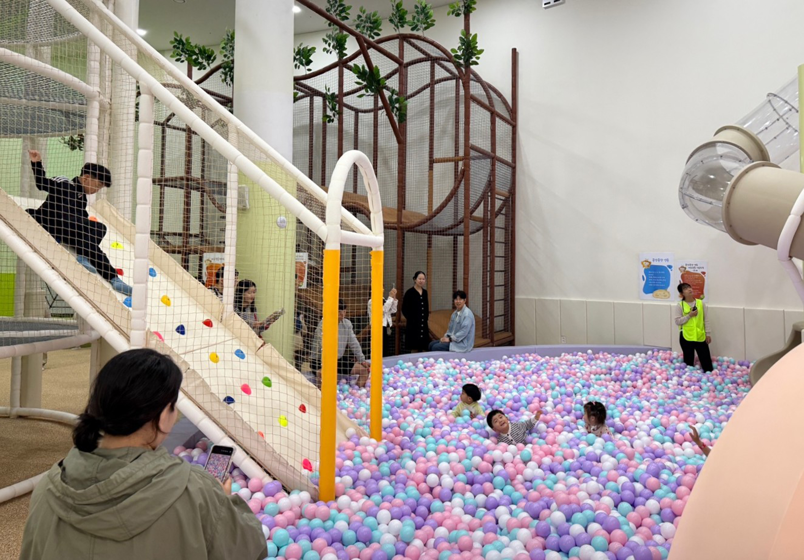 “아이 웃음소리 가득”…제28회 함평나비대축제 체험형 놀이터 ‘나빛파크’ 인기