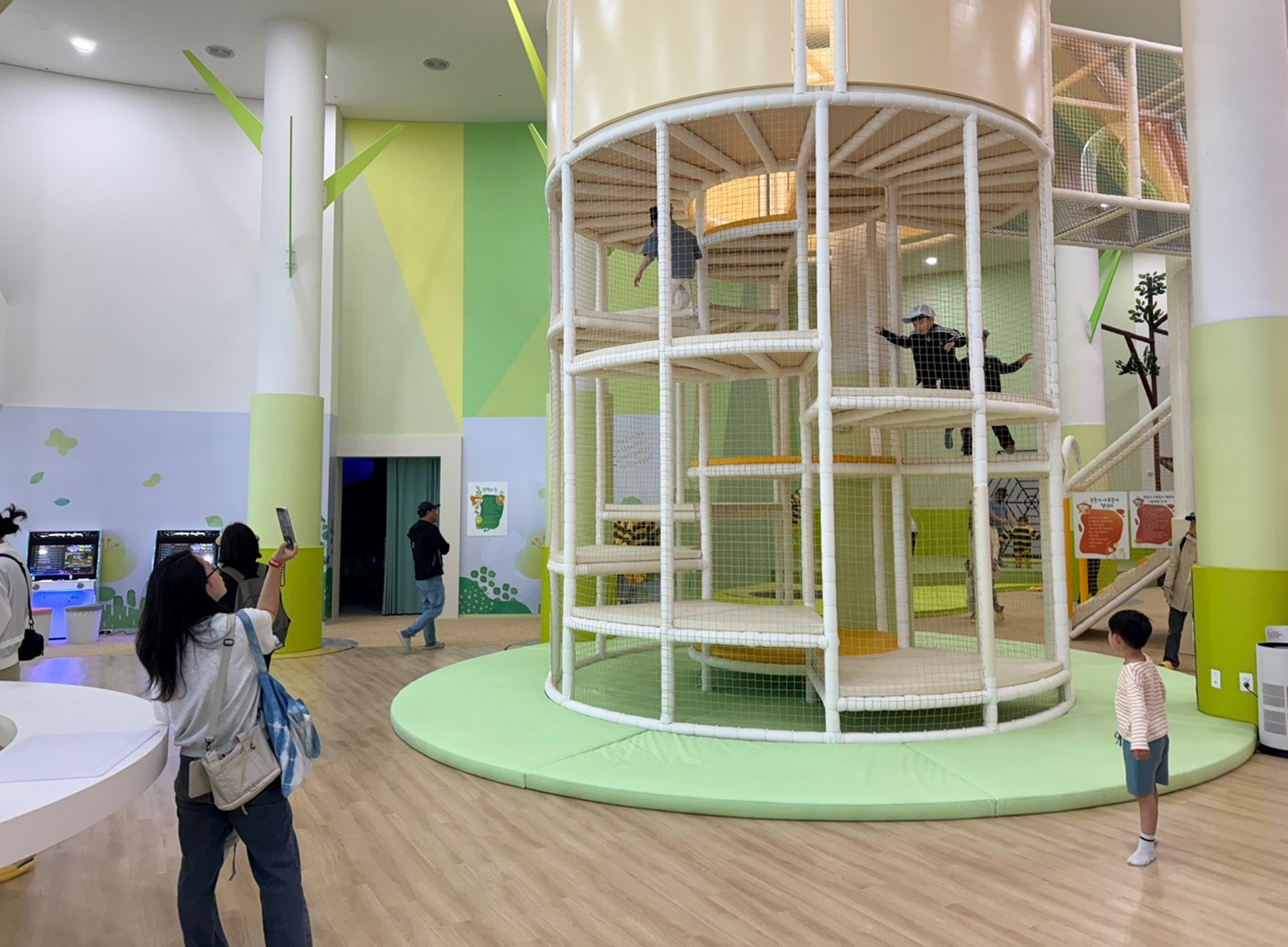 “아이 웃음소리 가득”…제28회 함평나비대축제 체험형 놀이터 ‘나빛파크’ 인기