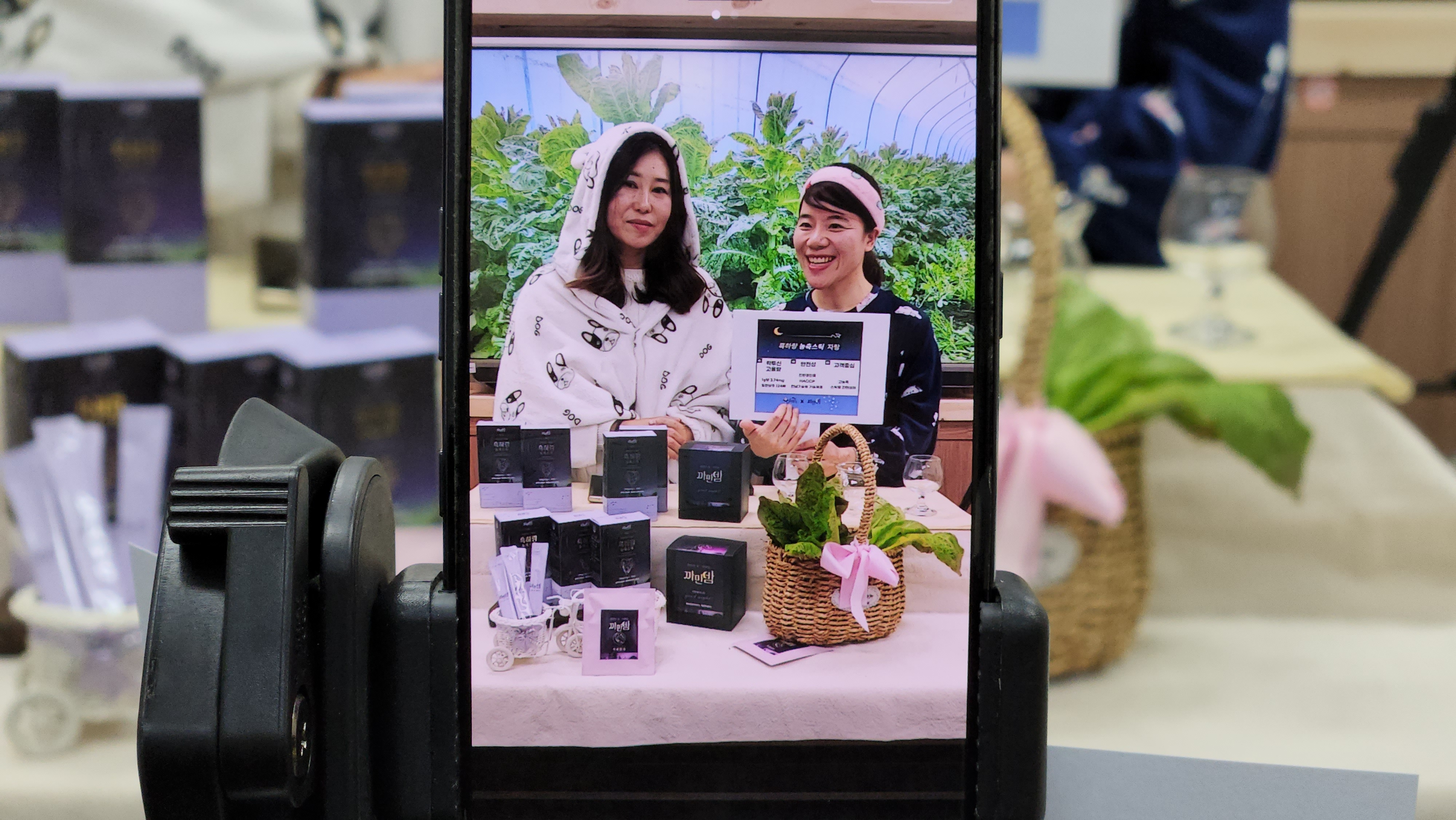 라이브커머스방송을 진행중... 우리 함께 해요!