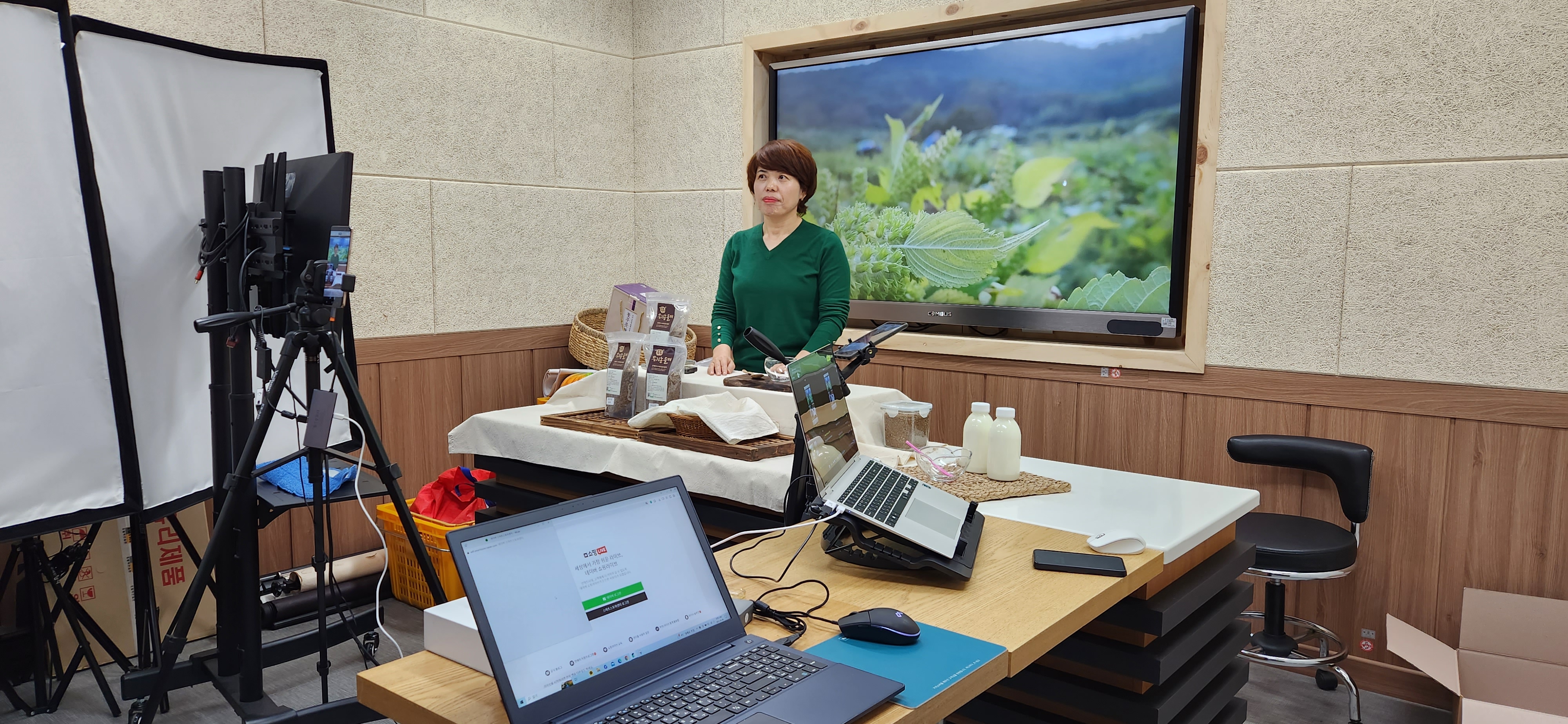 라이브커머스방송을 진행중... 우리 함께 해요!