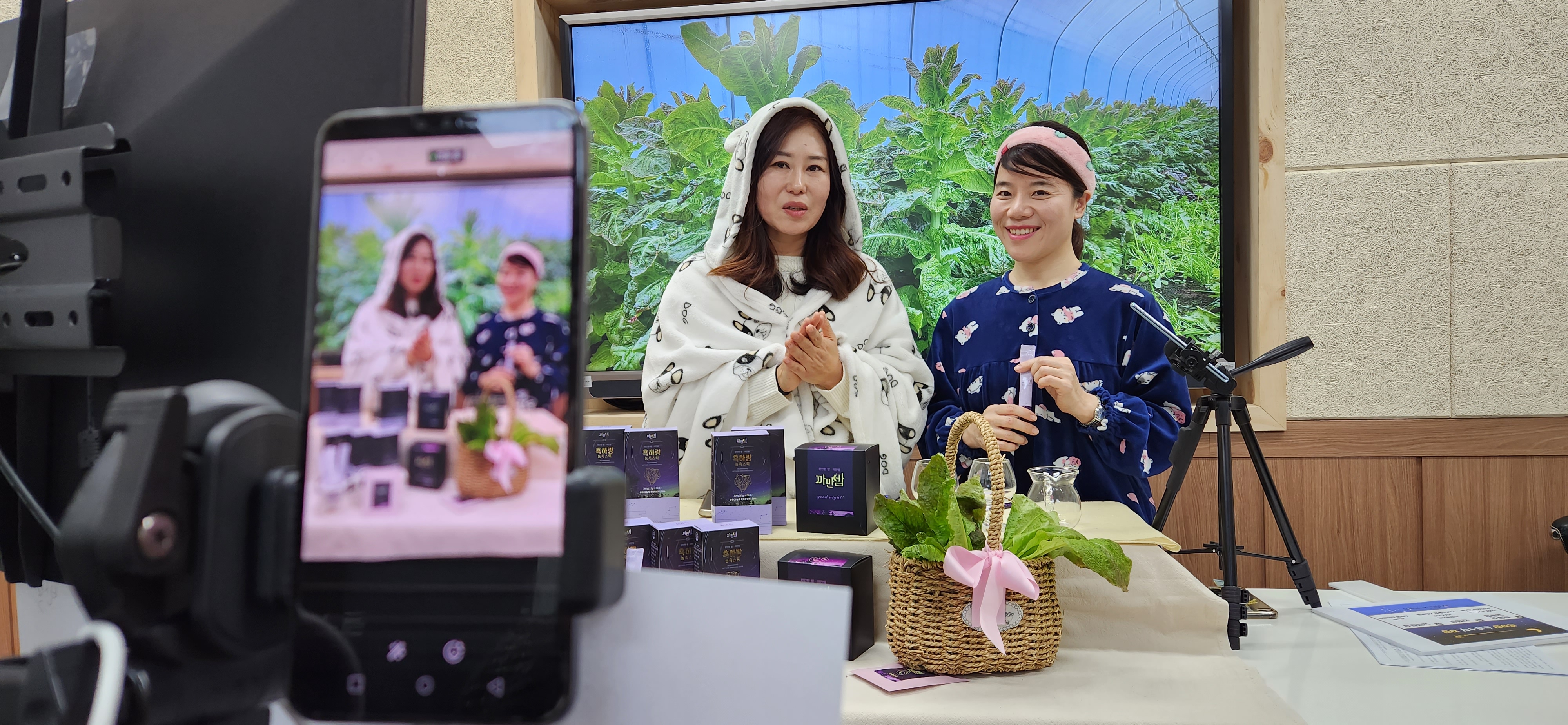 라이브커머스방송을 진행중... 우리 함께 해요!