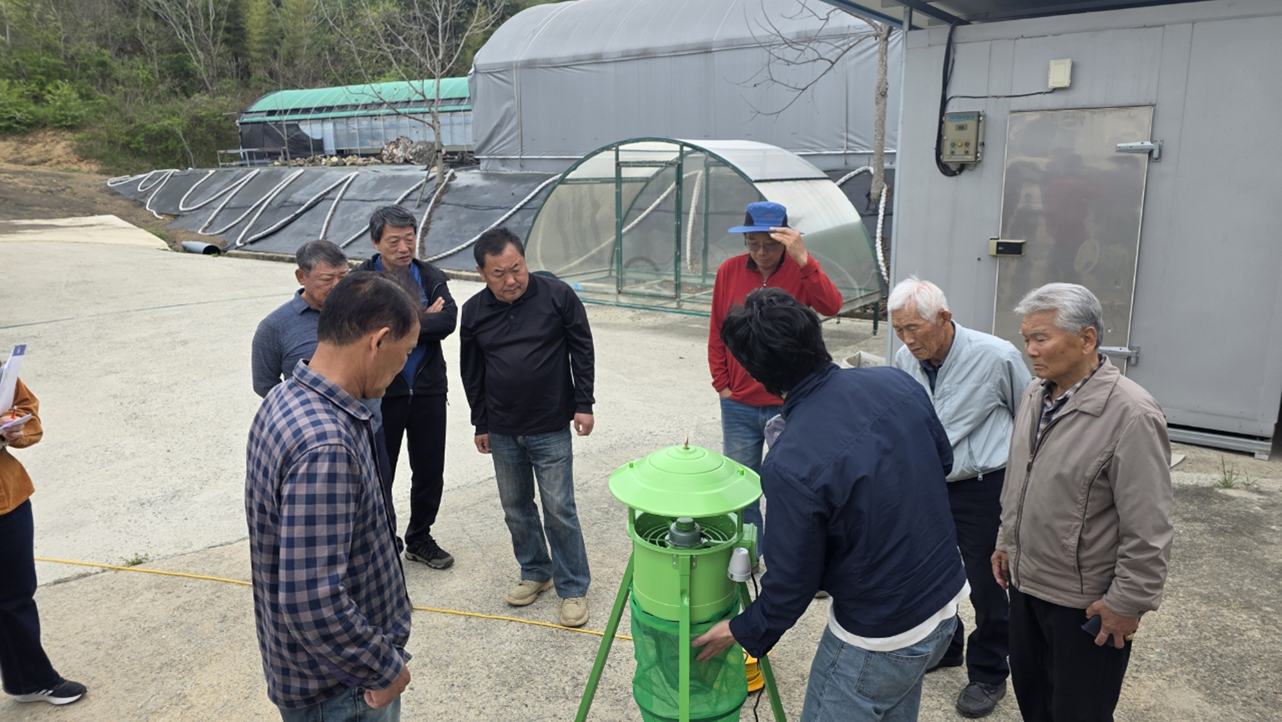 함평군, 지역 농가에 ‘친환경 병해충 방제 포획기’ 보급