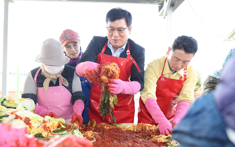 함평군 새마을부녀회, 9개 읍면에 김장 김치 전달…지역 온정 확산