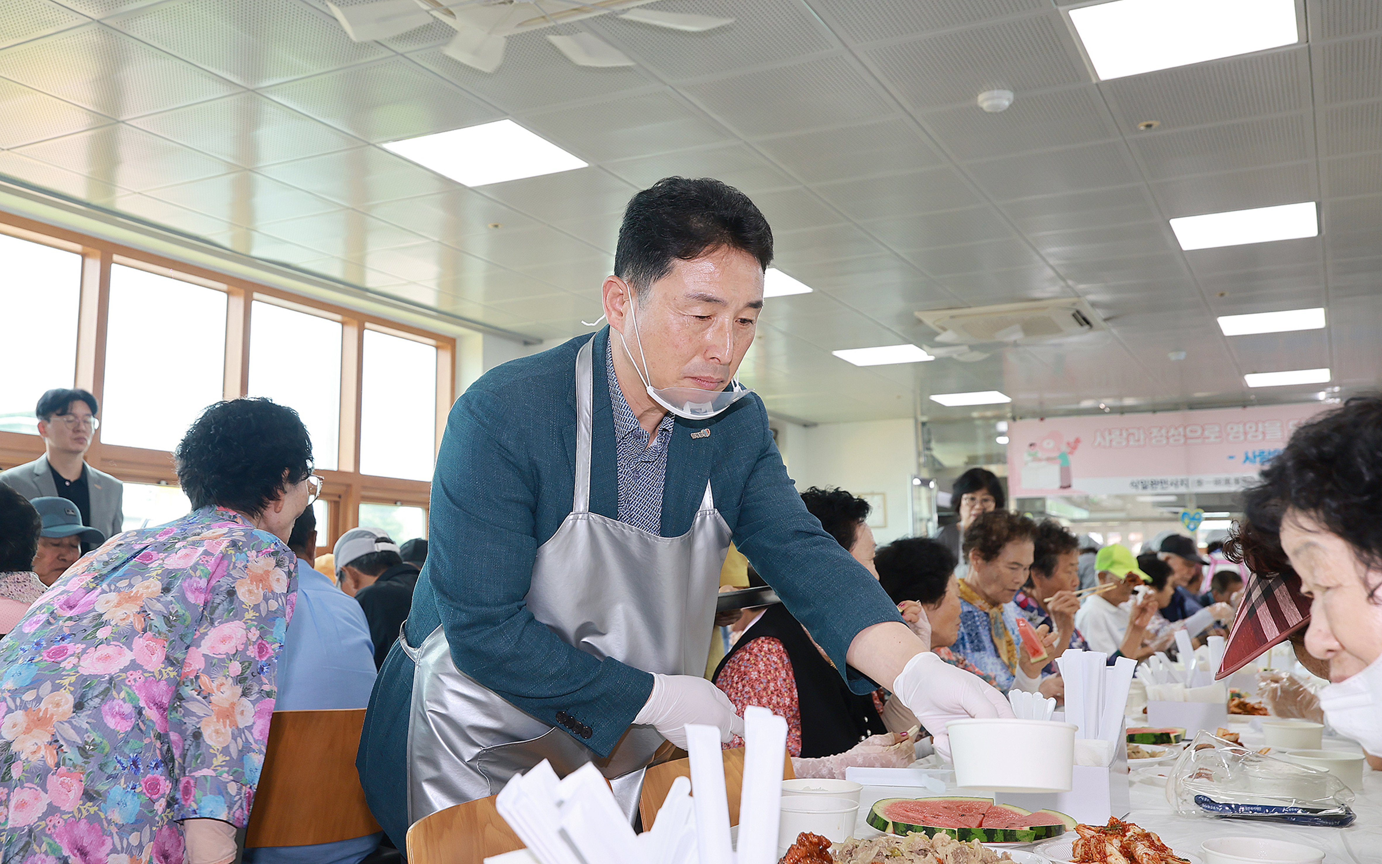 함평군, 말복 맞이 어르신 기력 보충을 위한 보양식 나눔