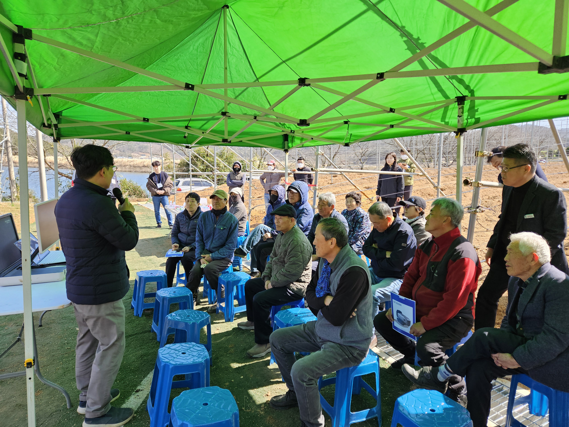 “사람 없이 방제한다” 함평군, 인공지능(AI) 자율주행 농업로봇 연시회 성료