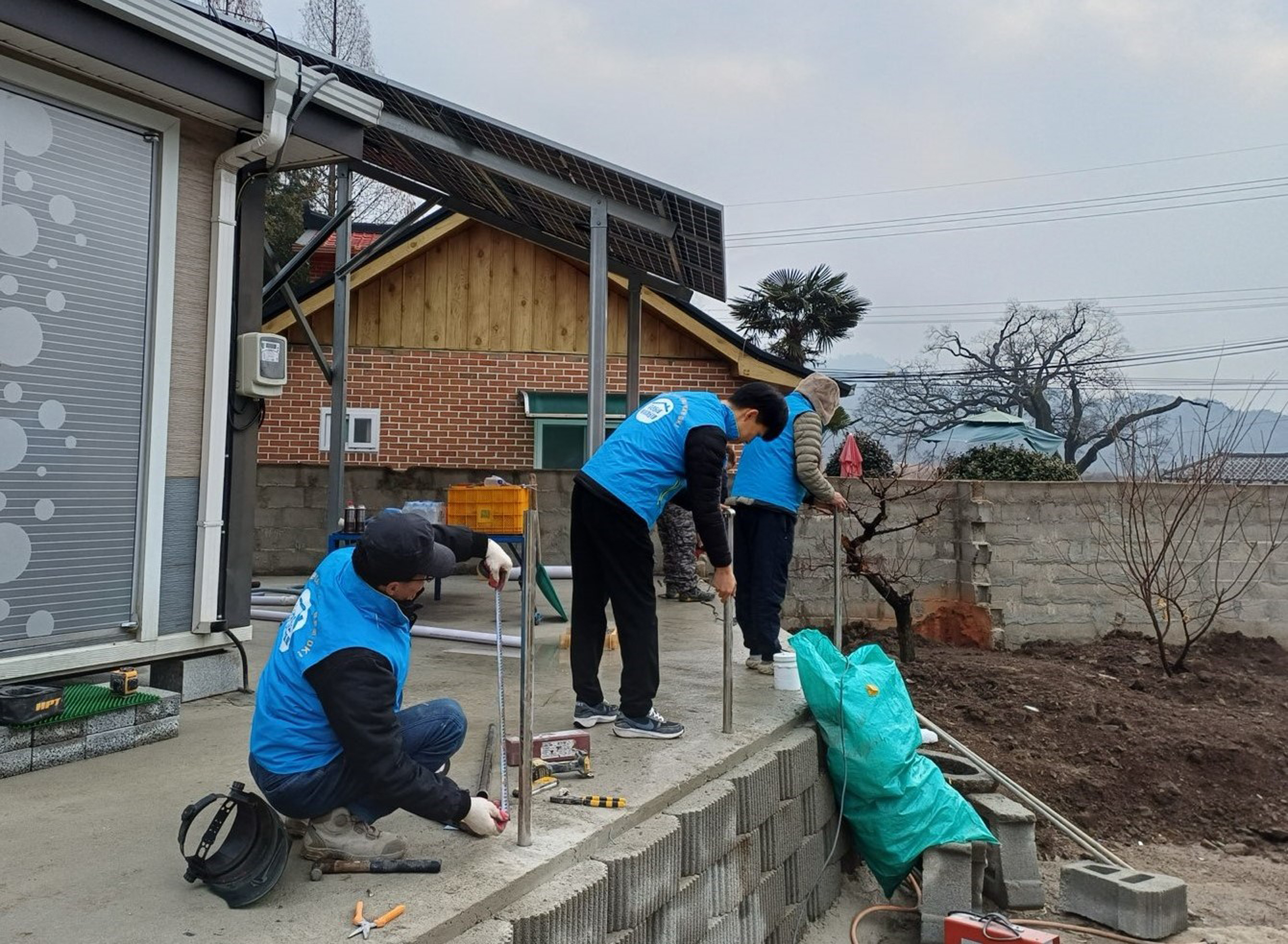 함평군 학교면 복지기동대, 새해 첫 주거환경개선 활동 시작