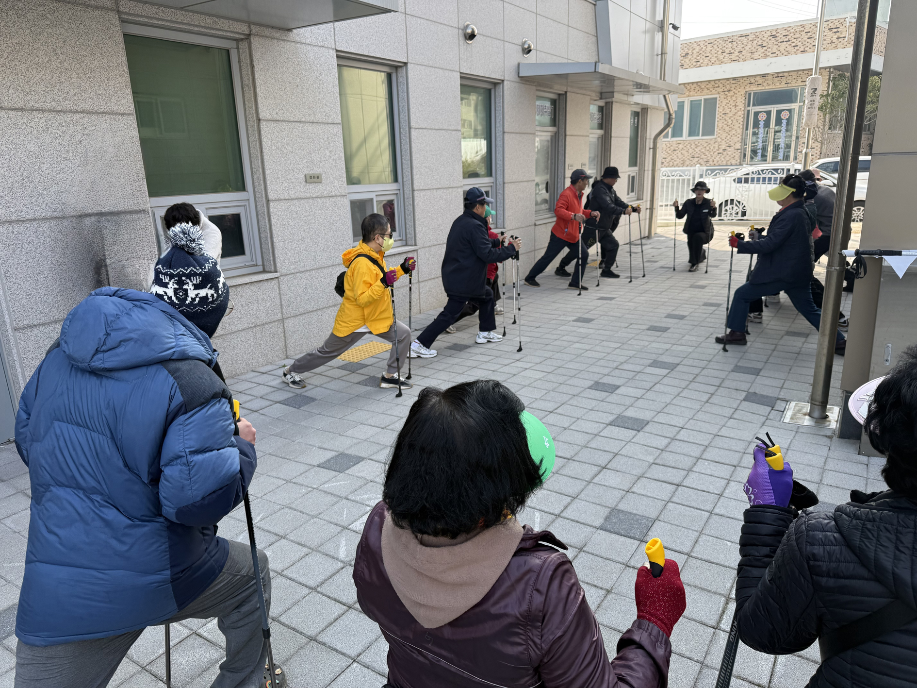 “폴(Pole) 잡고 건강 잡고!”…함평군 보건소, 노르딕 워킹 건강교실 운영