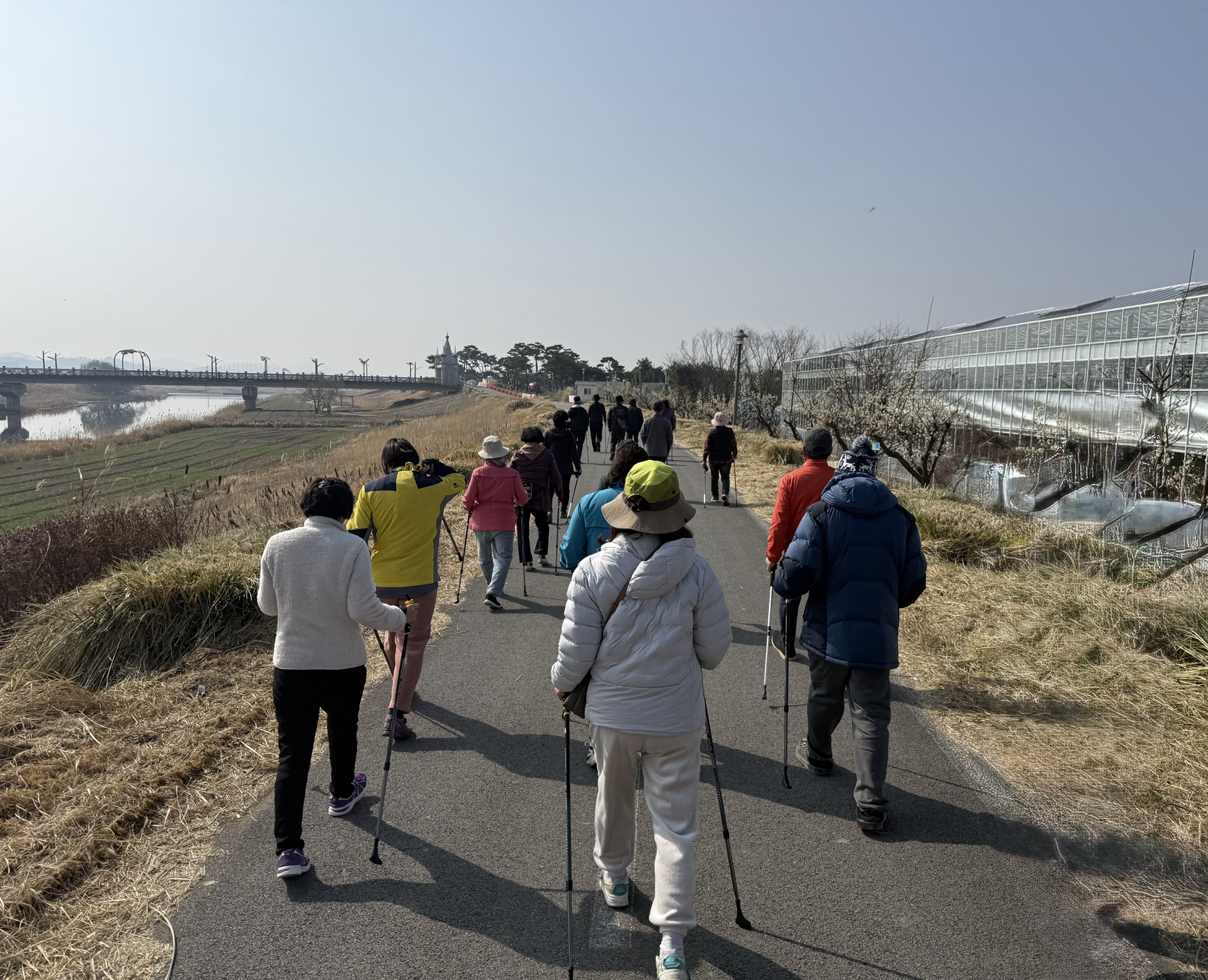 “폴(Pole) 잡고 건강 잡고!”…함평군 보건소, 노르딕 워킹 건강교실 운영